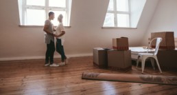Couple in love moving in new home © Jacob Lund / Fotolia
